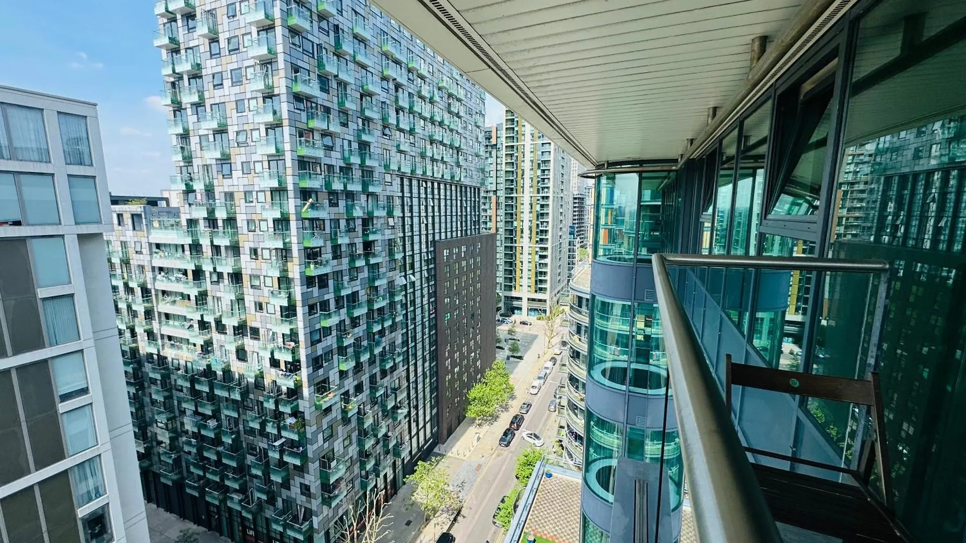 Modern 2Bed 2Bath Apartment Canary Wharf - Upto 5 Person London