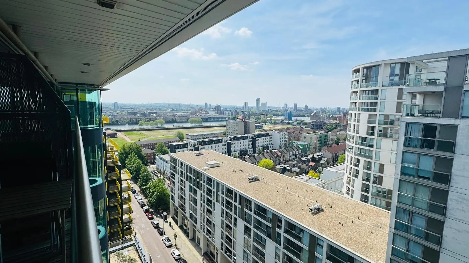 Modern 2Bed 2Bath Apartment Canary Wharf - Upto 5 Person London
