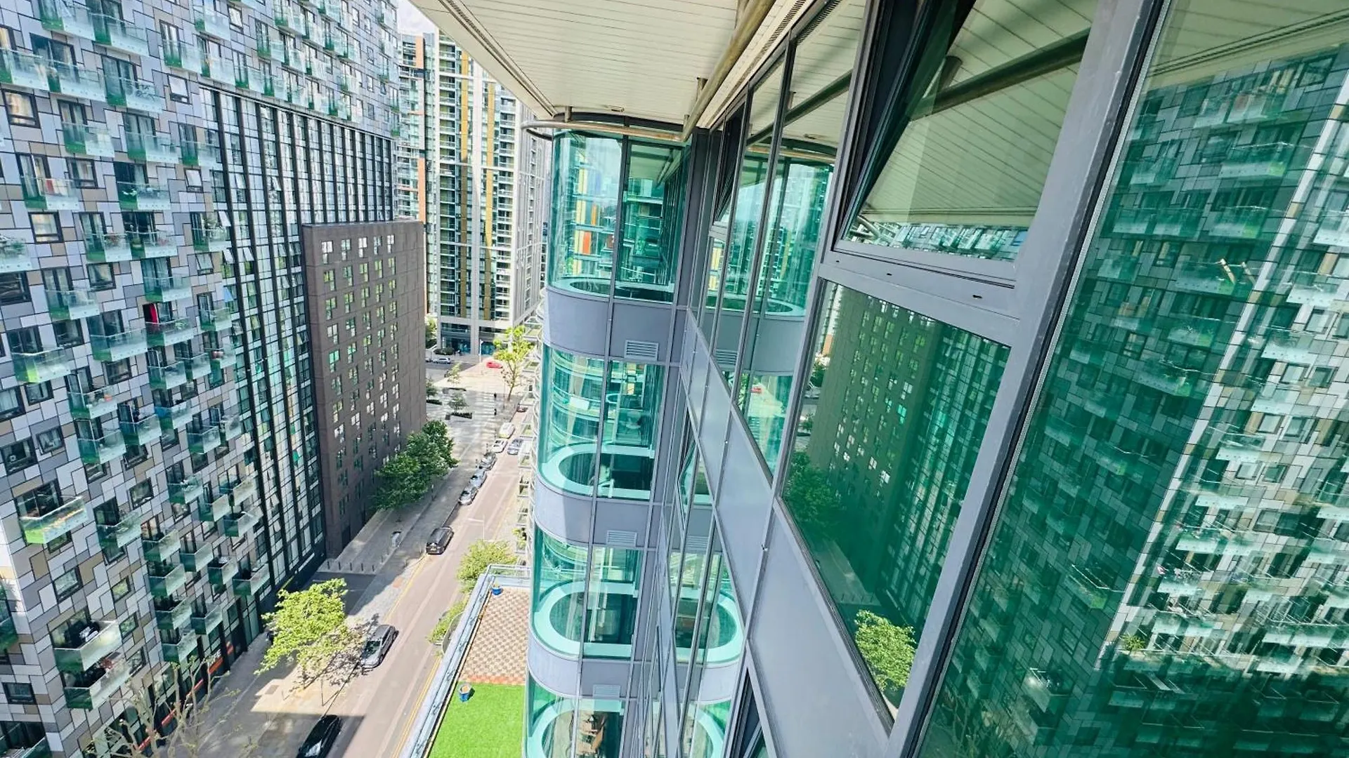 Modern 2Bed 2Bath Apartment Canary Wharf - Upto 5 Person London 0*,  United Kingdom