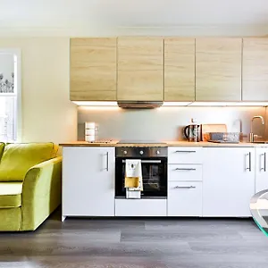 A Two Bedroom A Stride Away From Meridian Greenwich London