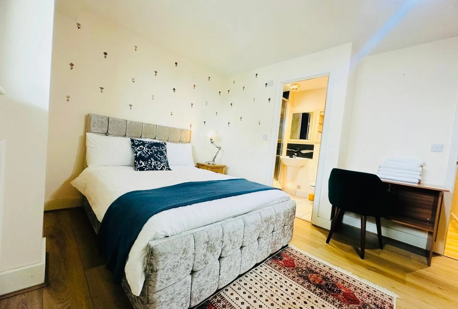 Modern 2Bed 2Bath Apartment Canary Wharf - Upto 5 Person London