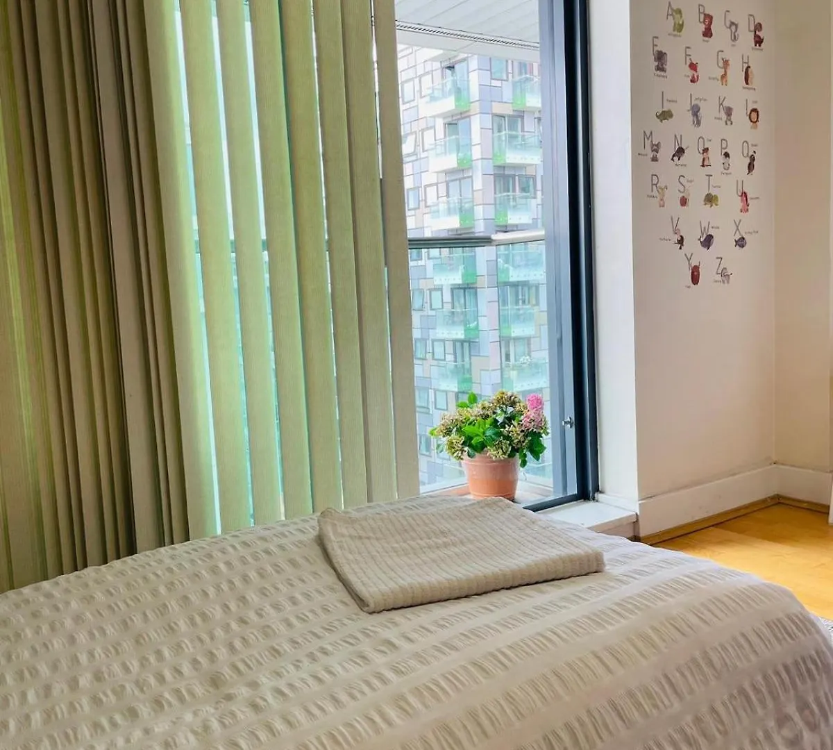 Modern 2Bed 2Bath Apartment Canary Wharf - Upto 5 Person London